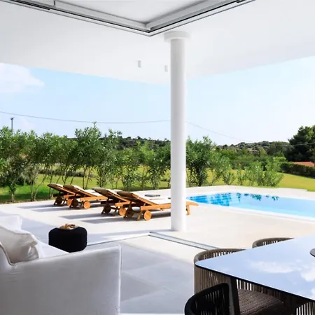 Varko - Apollo Villa Lefkada City