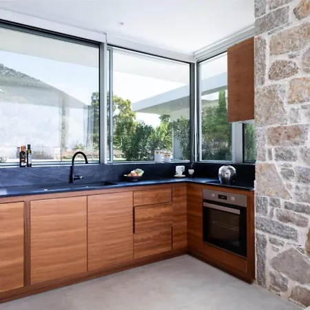 Varko - Apollo * Lefkada City