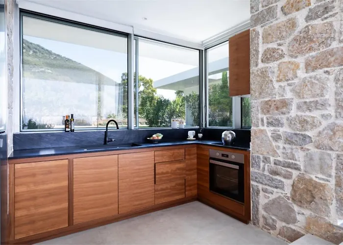 Varko - Apollo * Lefkada City